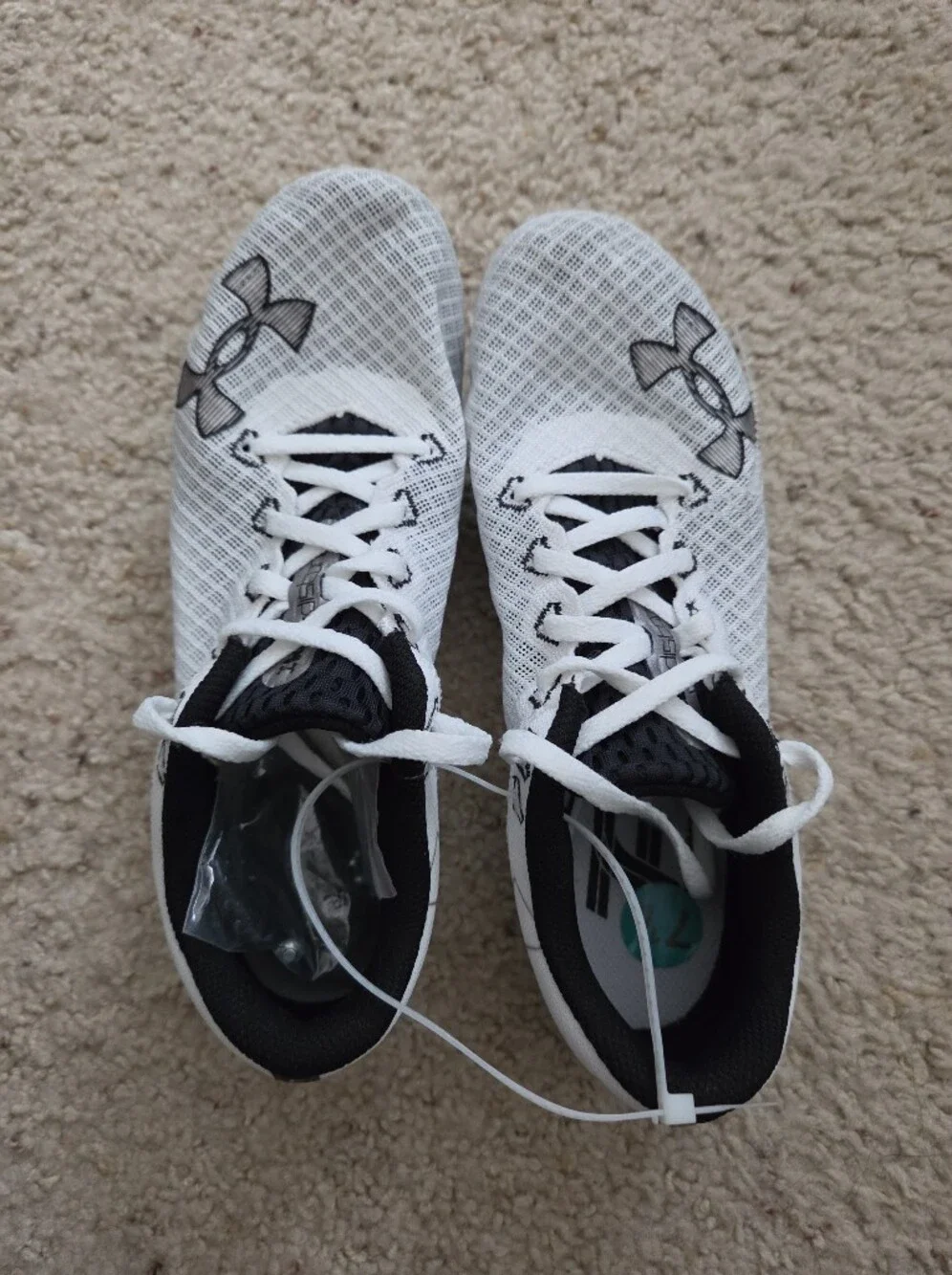 Under Armour UA Kick Distance 4 Track Spikes White Black M 7.5 / W 9 New